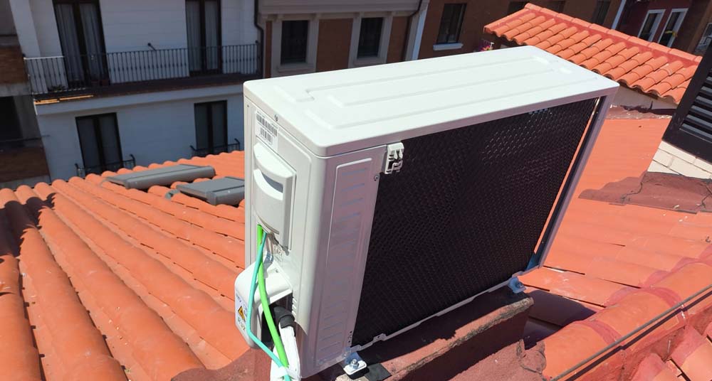 Instalación de aire acondicionado en Palencia Valladolid Burgos con Bomba Calor Hisense. Proyecto. Precio económico 4